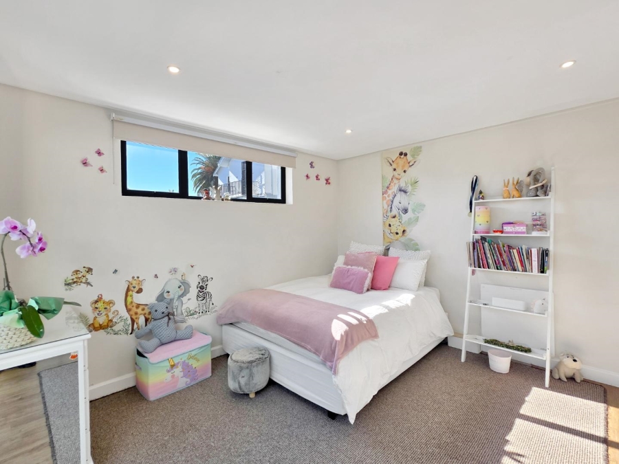 2 Bedroom Property for Sale in Sea Point Western Cape